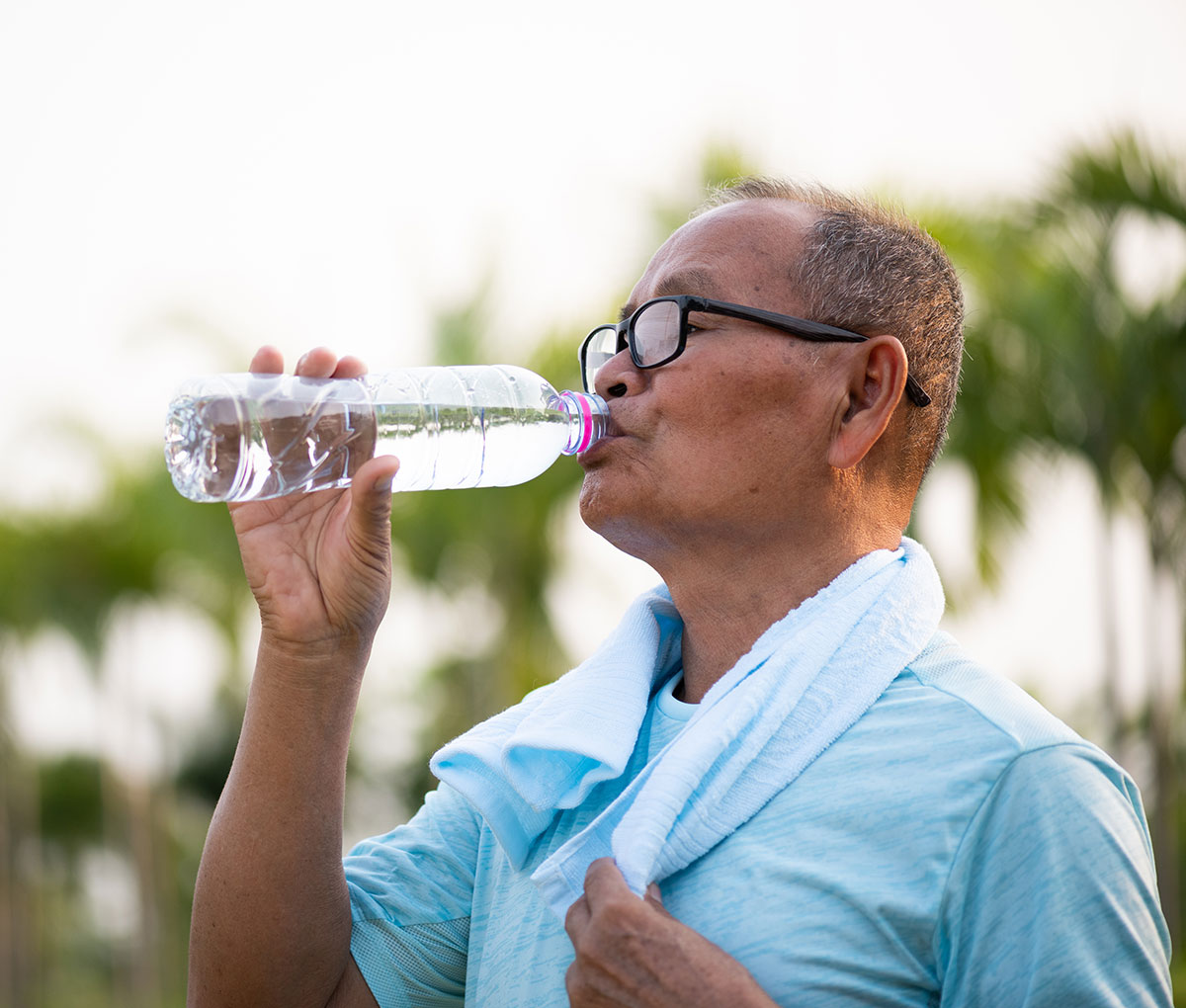 SFT-32639_JulyBlog_1215279571 senior man on a walk drinking bottled water